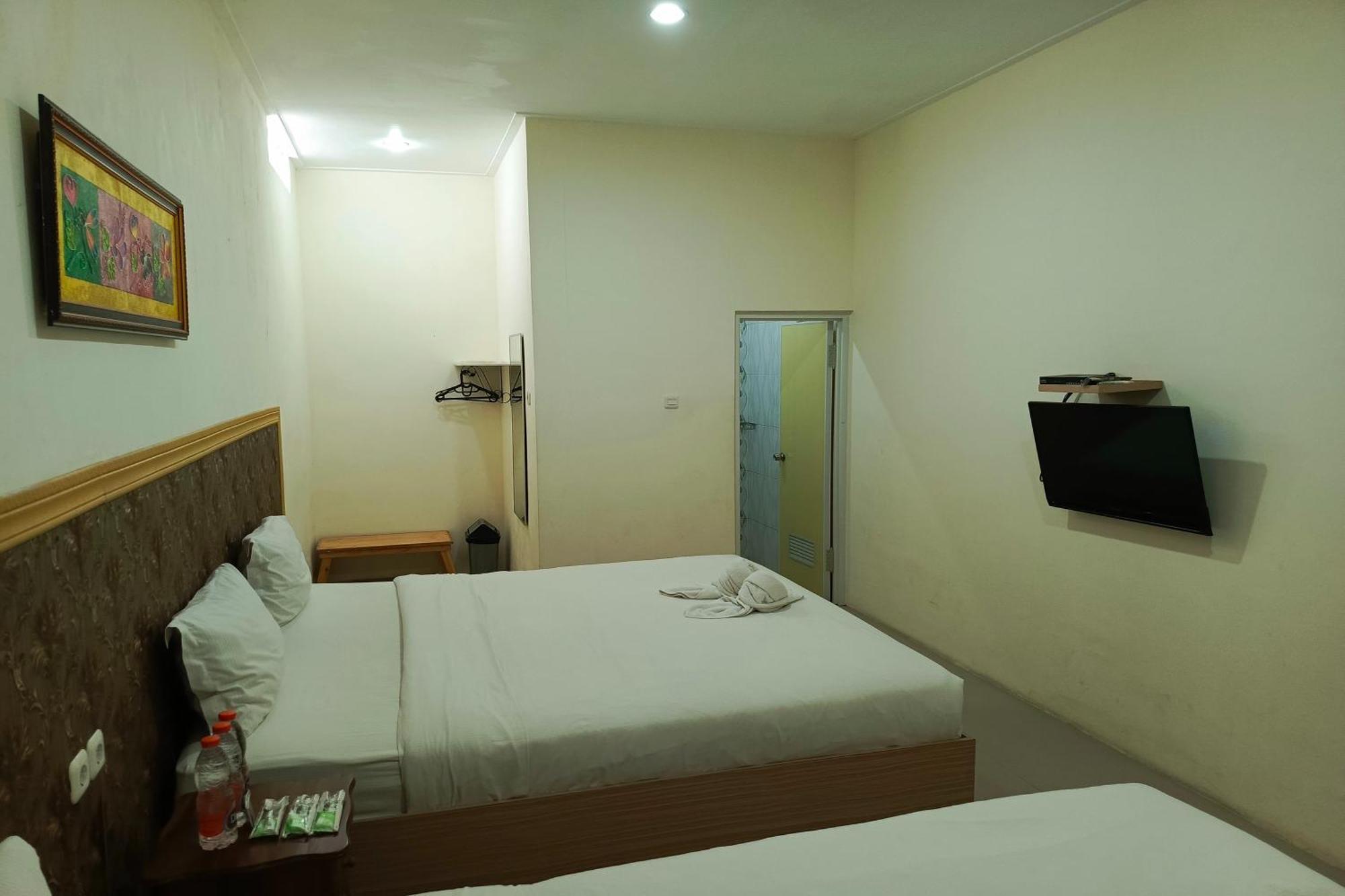 Adisa Homestay Malang Exteriör bild