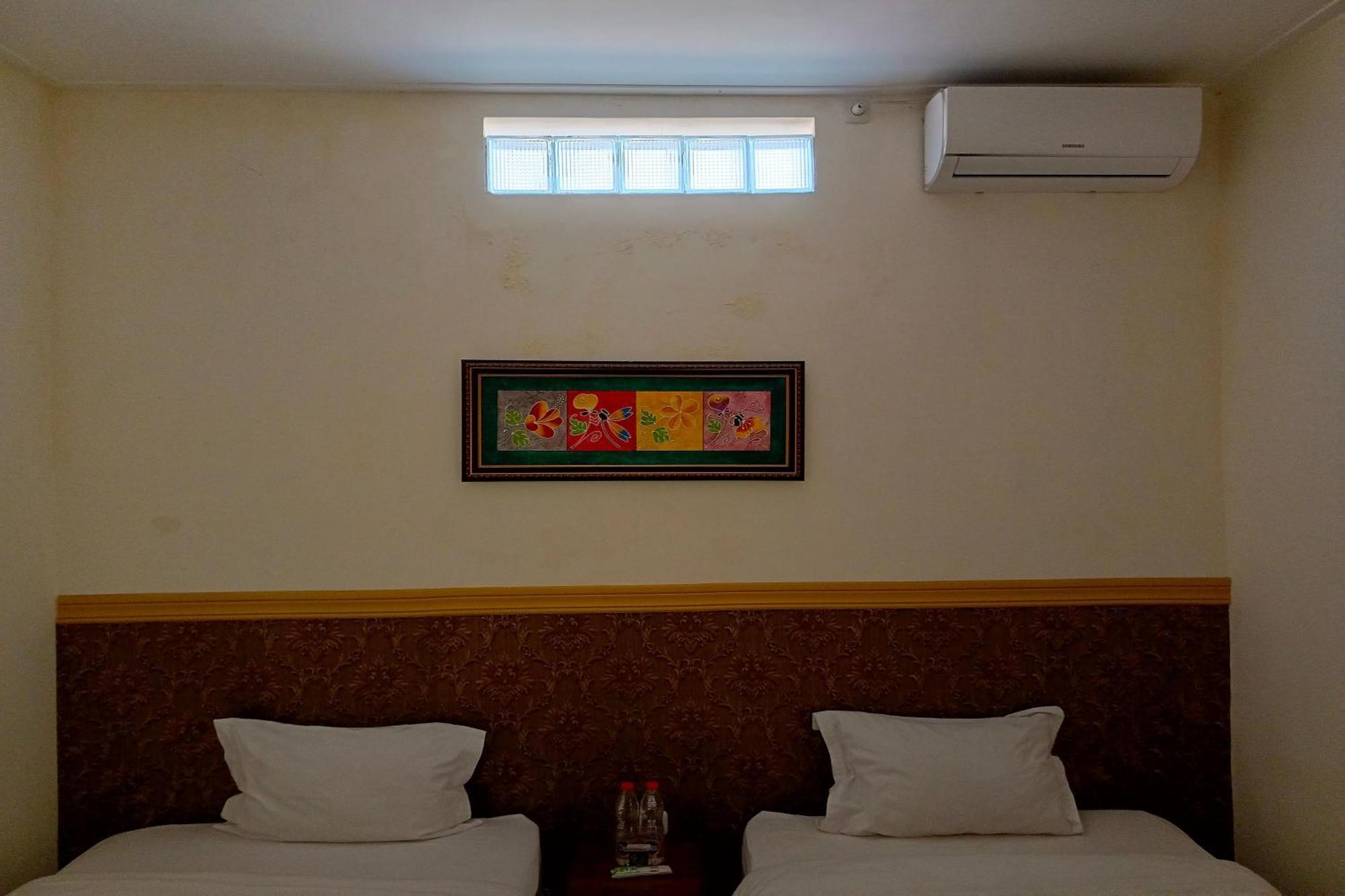 Adisa Homestay Malang Exteriör bild