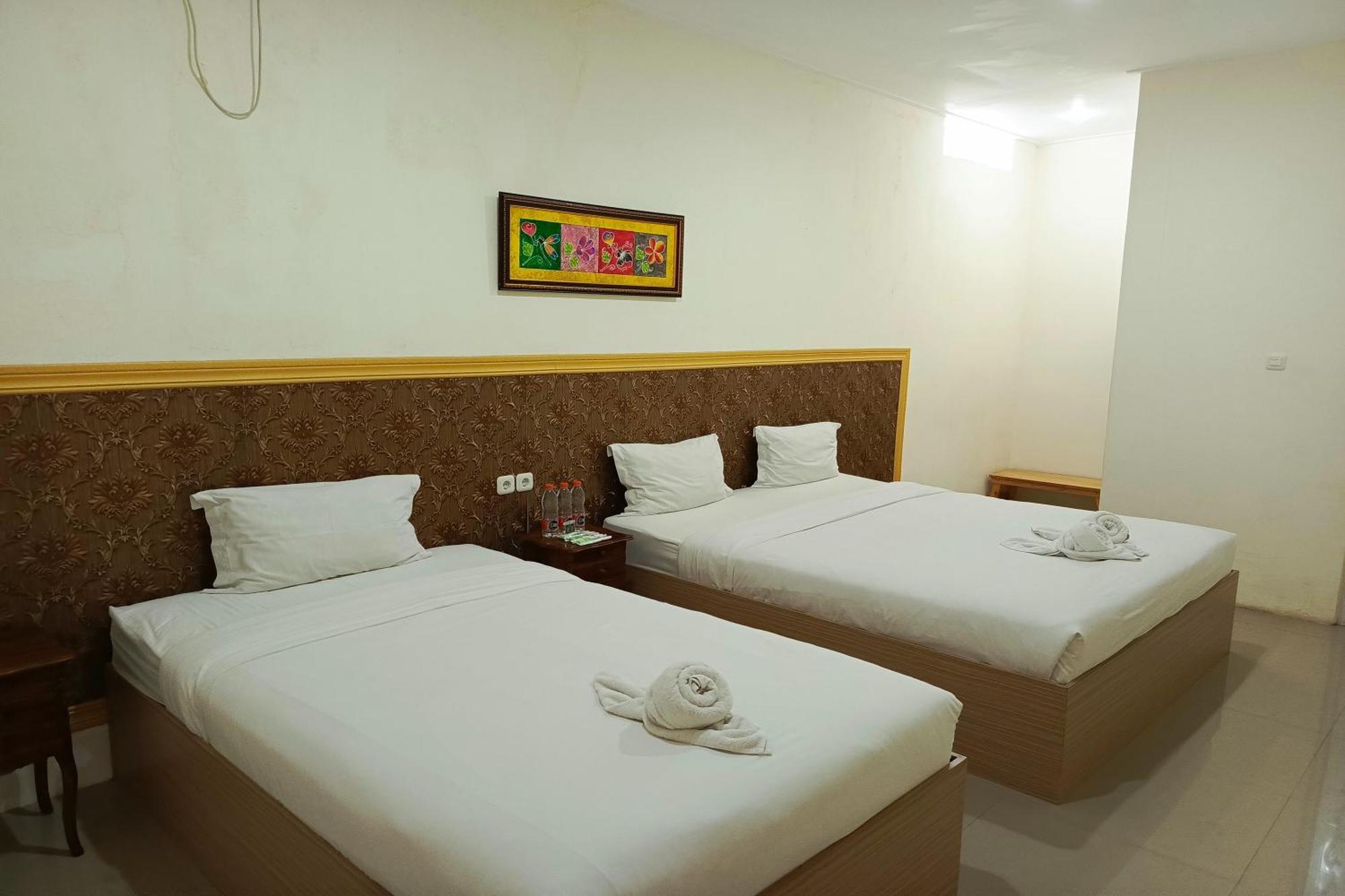 Adisa Homestay Malang Exteriör bild