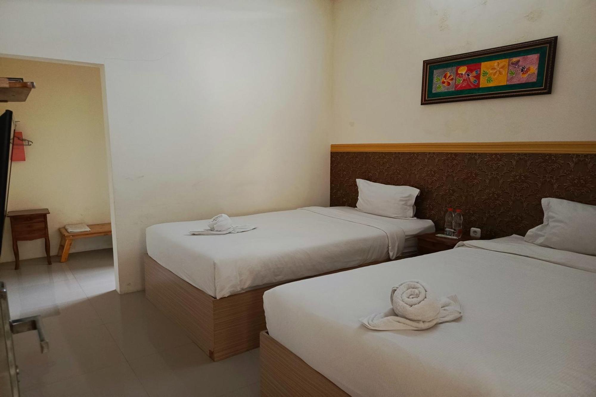 Adisa Homestay Malang Exteriör bild