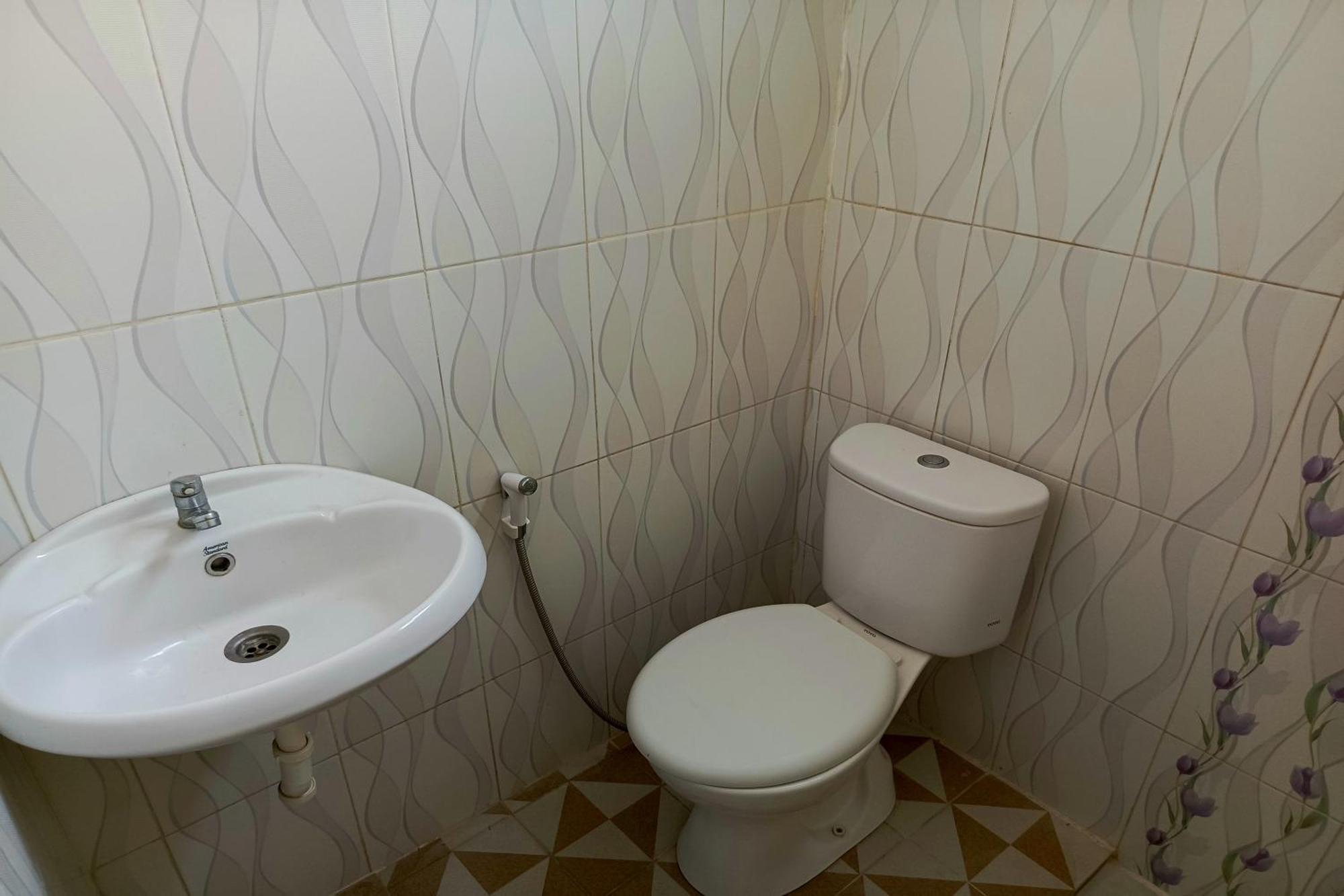 Adisa Homestay Malang Exteriör bild