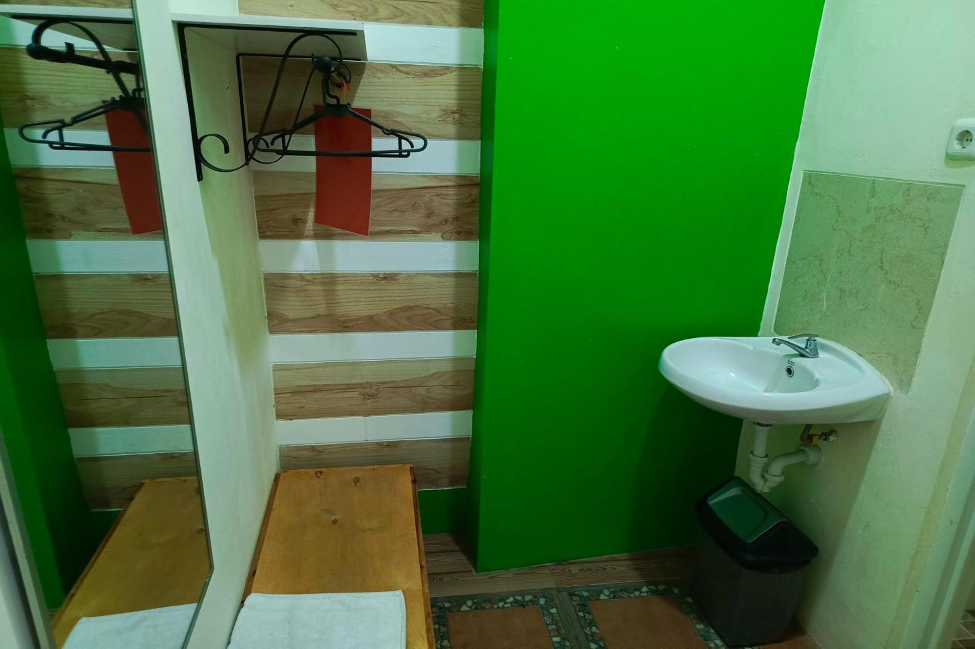 Adisa Homestay Malang Exteriör bild