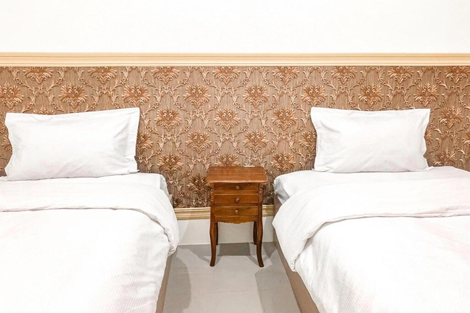Adisa Homestay Malang Exteriör bild