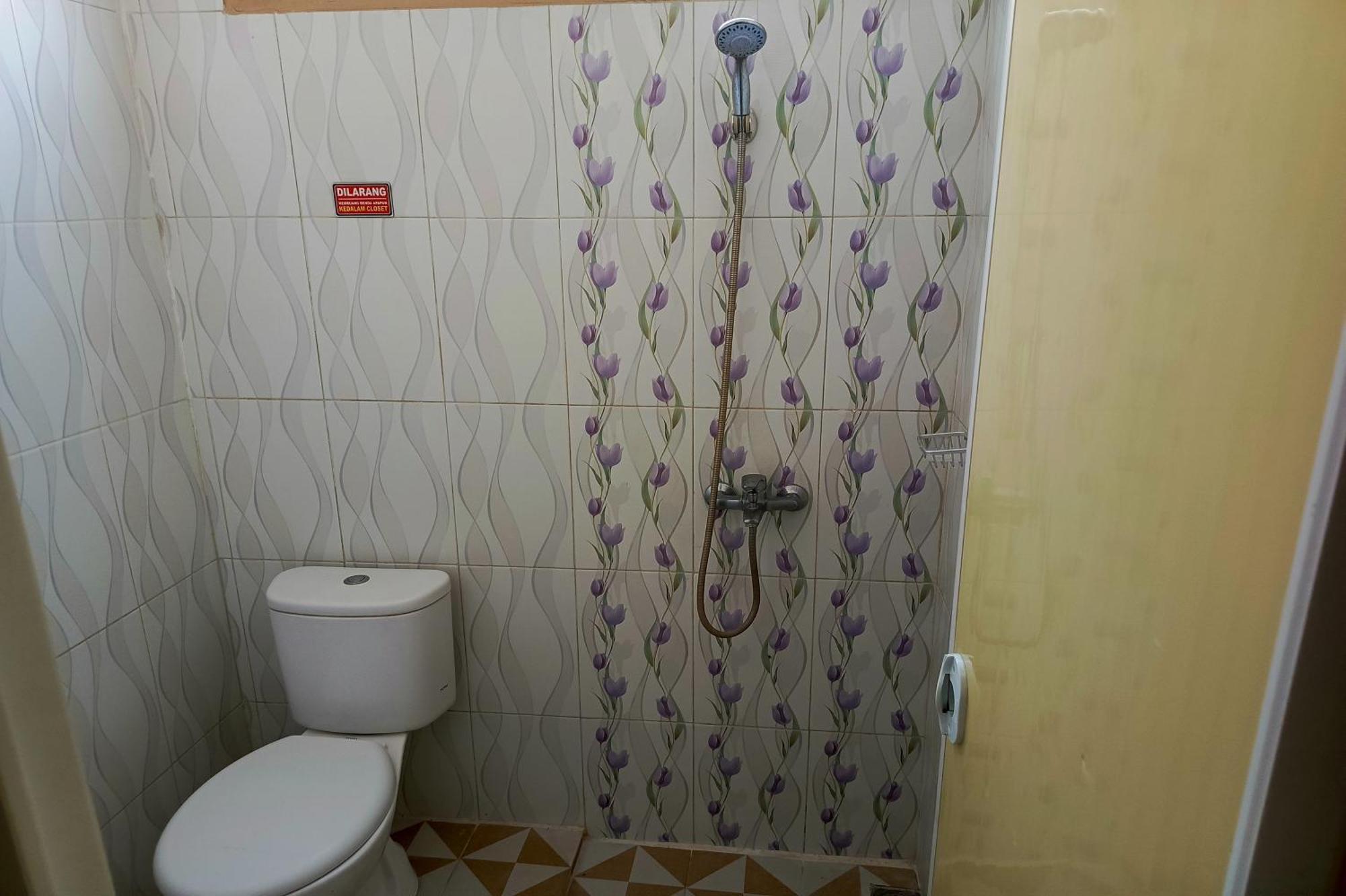 Adisa Homestay Malang Exteriör bild