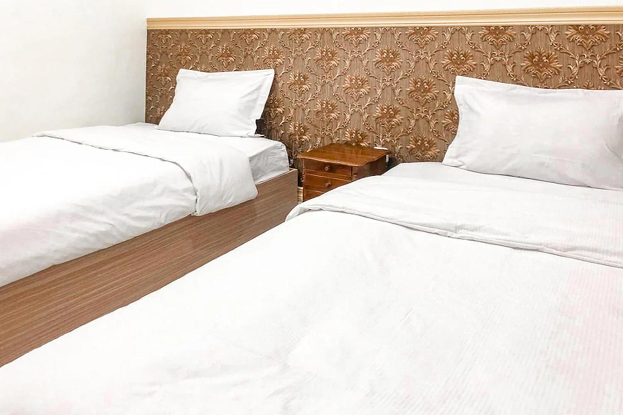Adisa Homestay Malang Exteriör bild