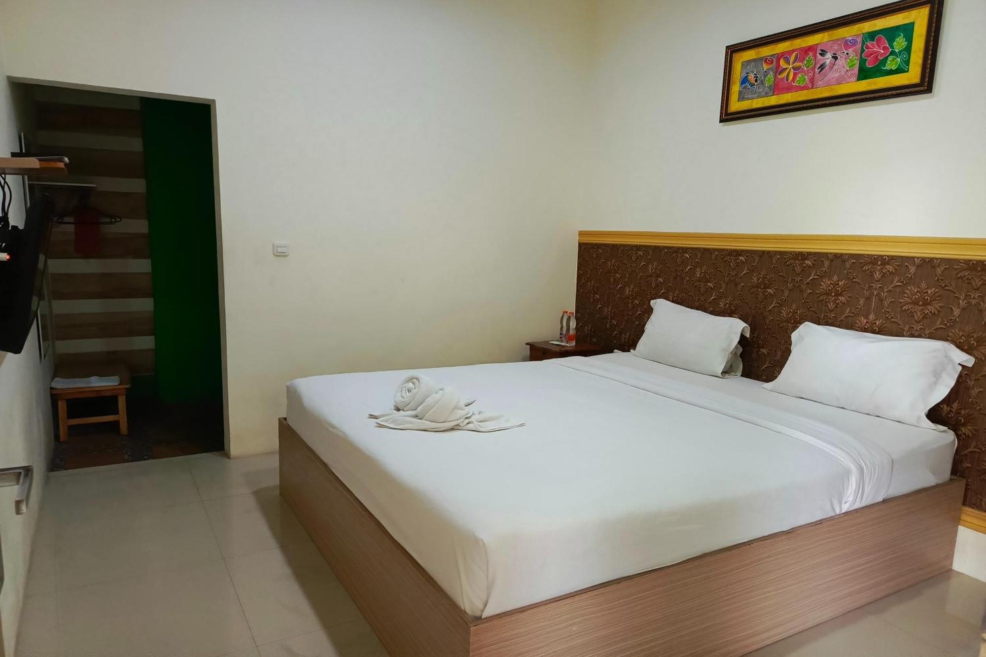 Adisa Homestay Malang Exteriör bild