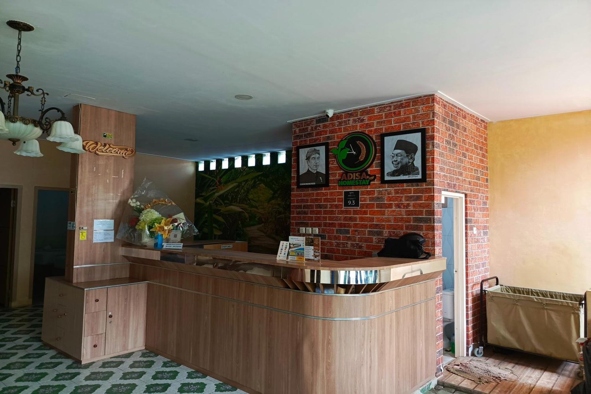 Adisa Homestay Malang Exteriör bild