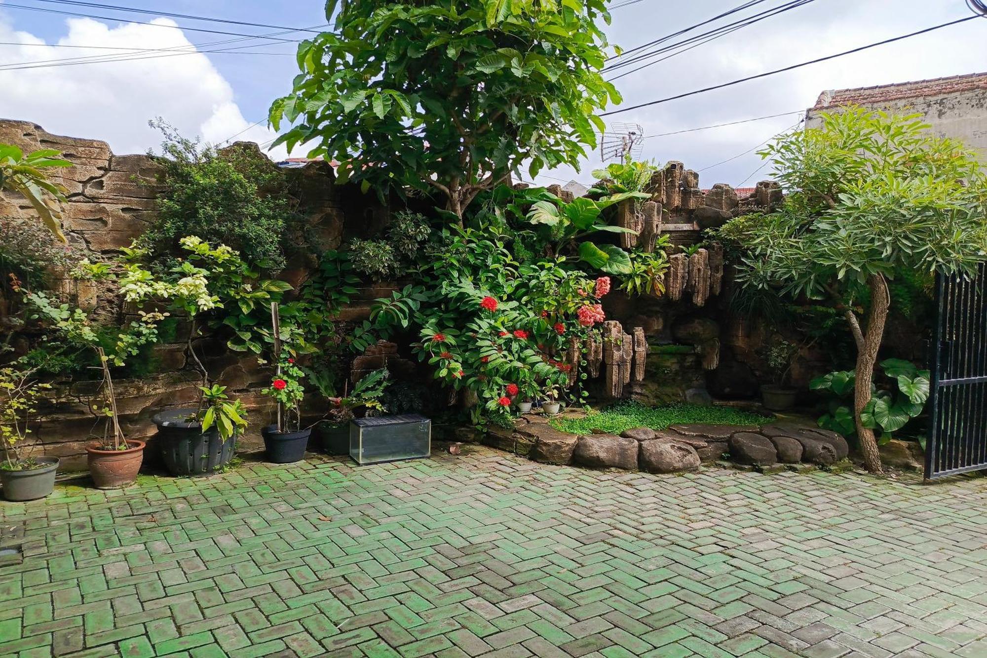 Adisa Homestay Malang Exteriör bild