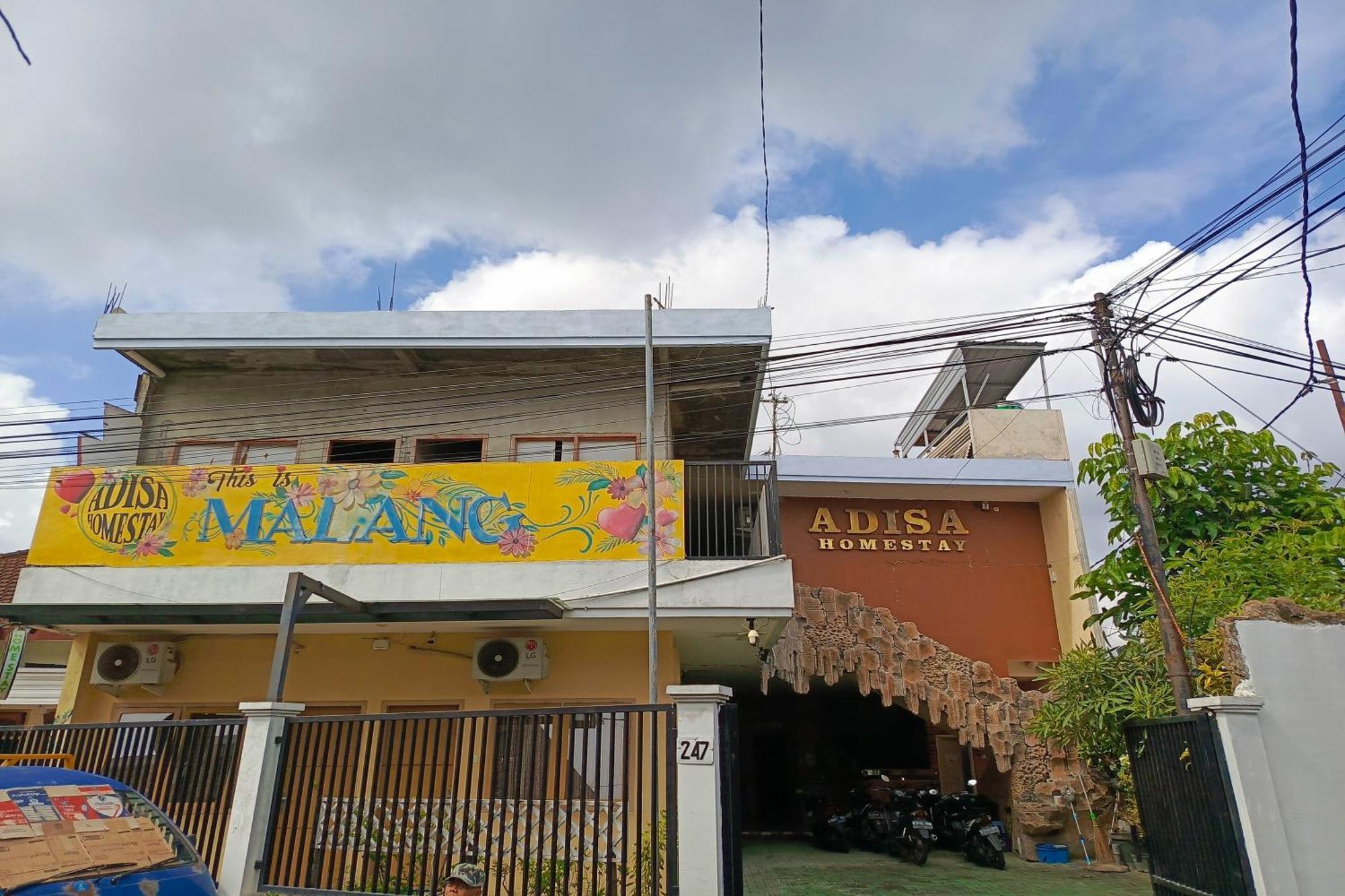Adisa Homestay Malang Exteriör bild